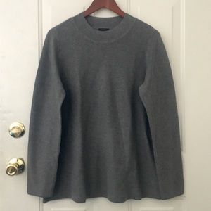 🆕 Ann Taylor Grey Knit Long-Sleeved Sweater